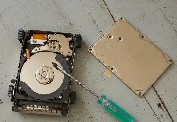 什么是物理破壞硬盤銷毀方式，有哪些常見的具體操作？